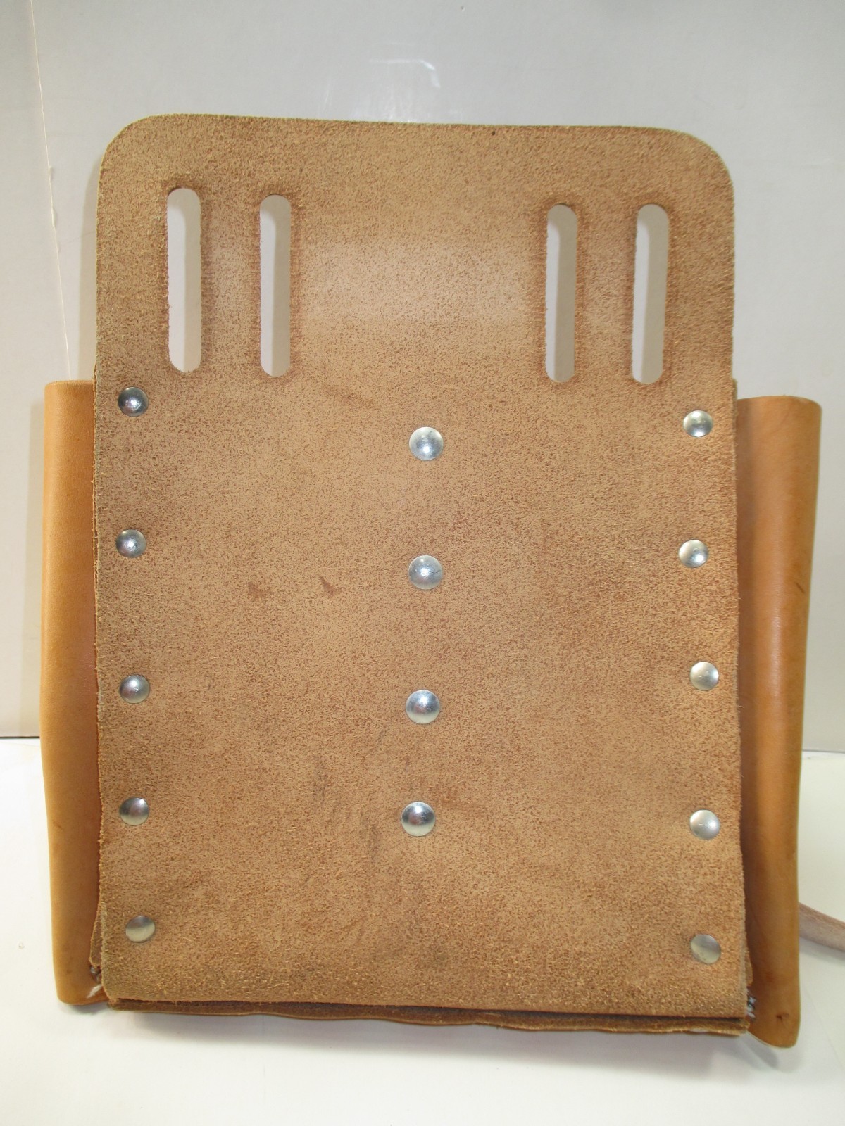 KLEIN TOOLS 5165~10-POCKET -TAN LEATHER TOOL POUCH~TAPE THONG~KNIFE SNAP~U.S.A.