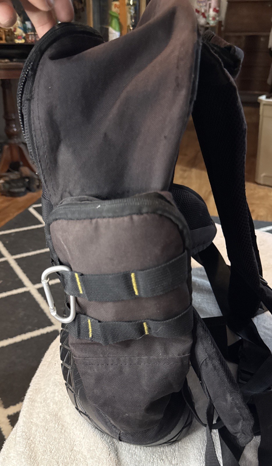 AWP-HP Black Extreme Tool Backpack w/Treaded Rubber Bottom, 1 ZIPPER STUCK
