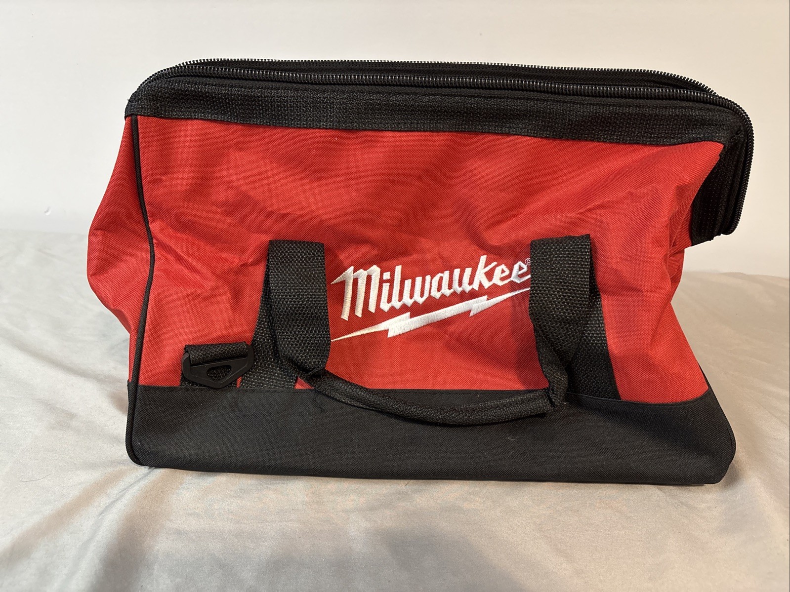 Milwaukee Tool Bag 17″ x 10″ x 10″ 902189011 NEW