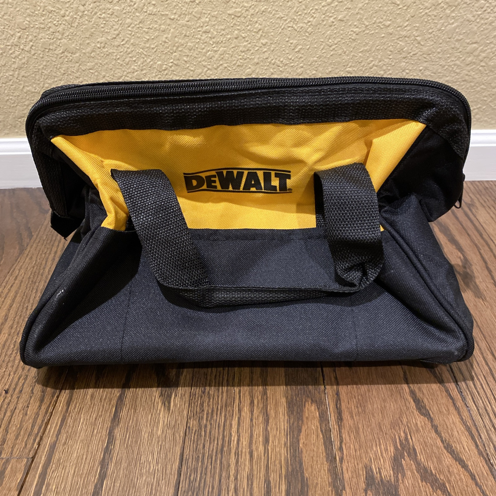 DEWALT Contractors Doctors Type Holdall Tool Tote Bag N037466 9″ x 12″ x 9″ tall