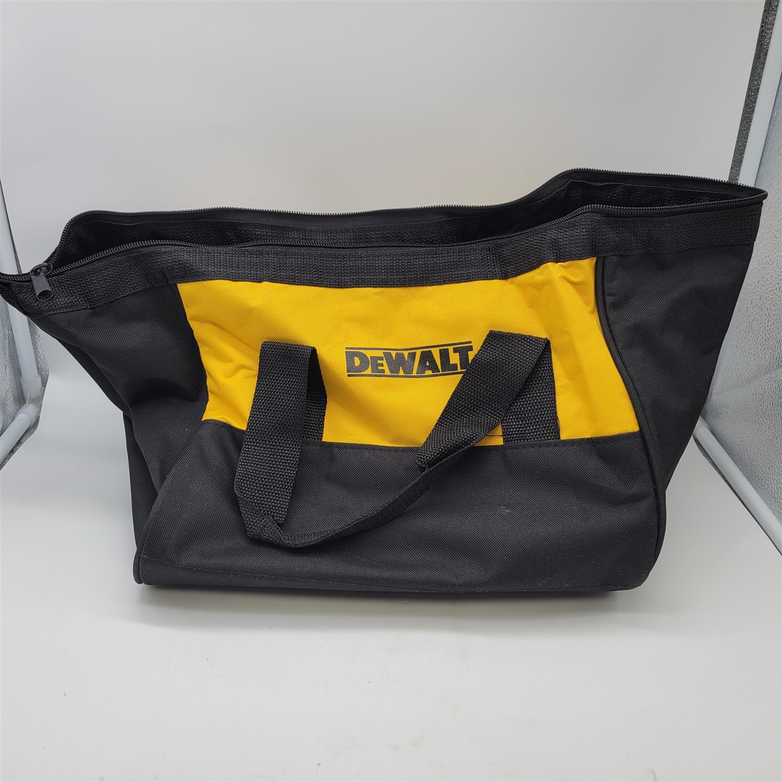 Dewalt 13″ Tool Bag Balistic Nylon With Zipper Closure 13 x 10 x 10 NA705139