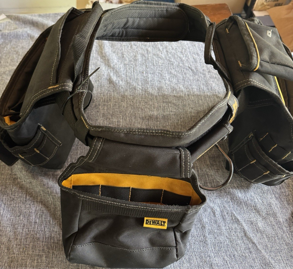 DEWALT Tool Belt with Pouches Organizer, Black/Yellow, 1 Item