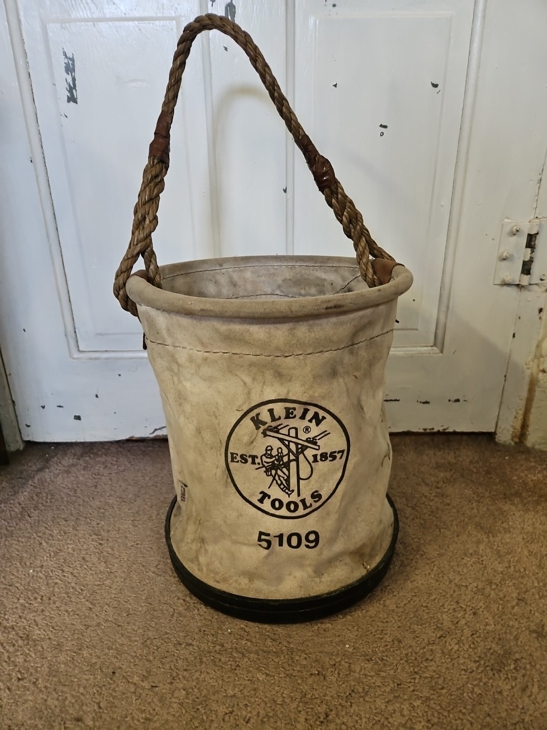 Vintage Klein Tools 5109 14″ Reinforced Bottom Bucket Bag