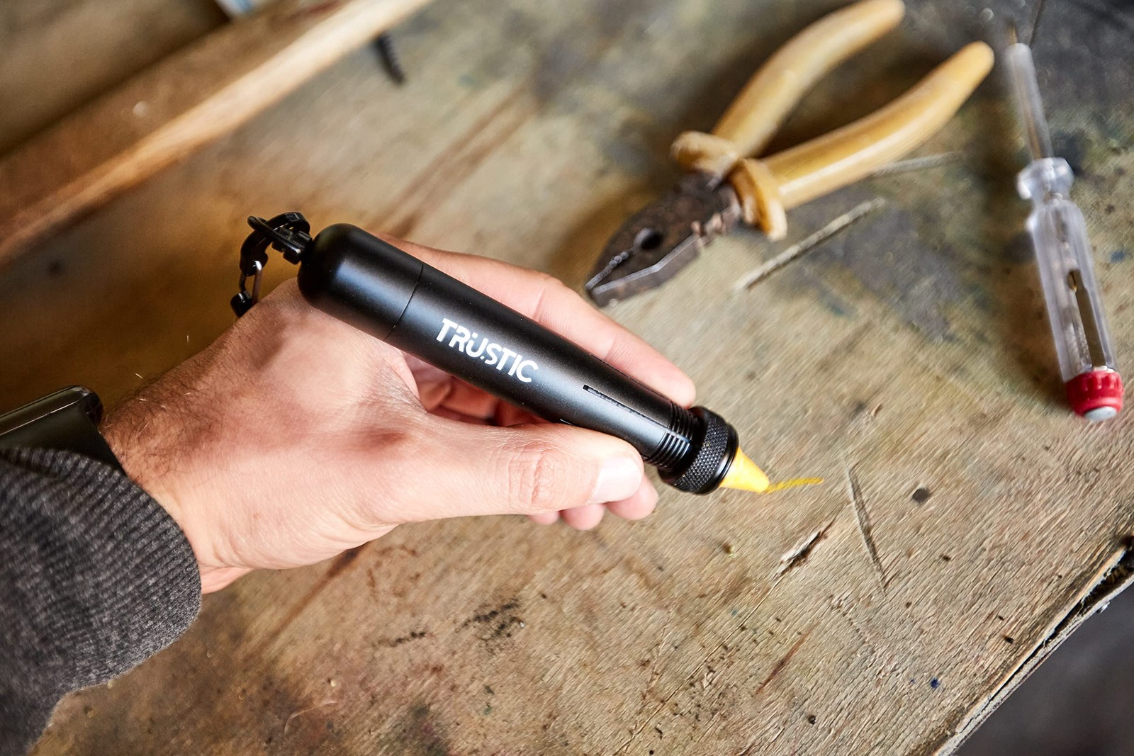 Trustic – Lumber Keel Crayon Holder for 1/2″ Round 1 Count (Pack of 1), Black