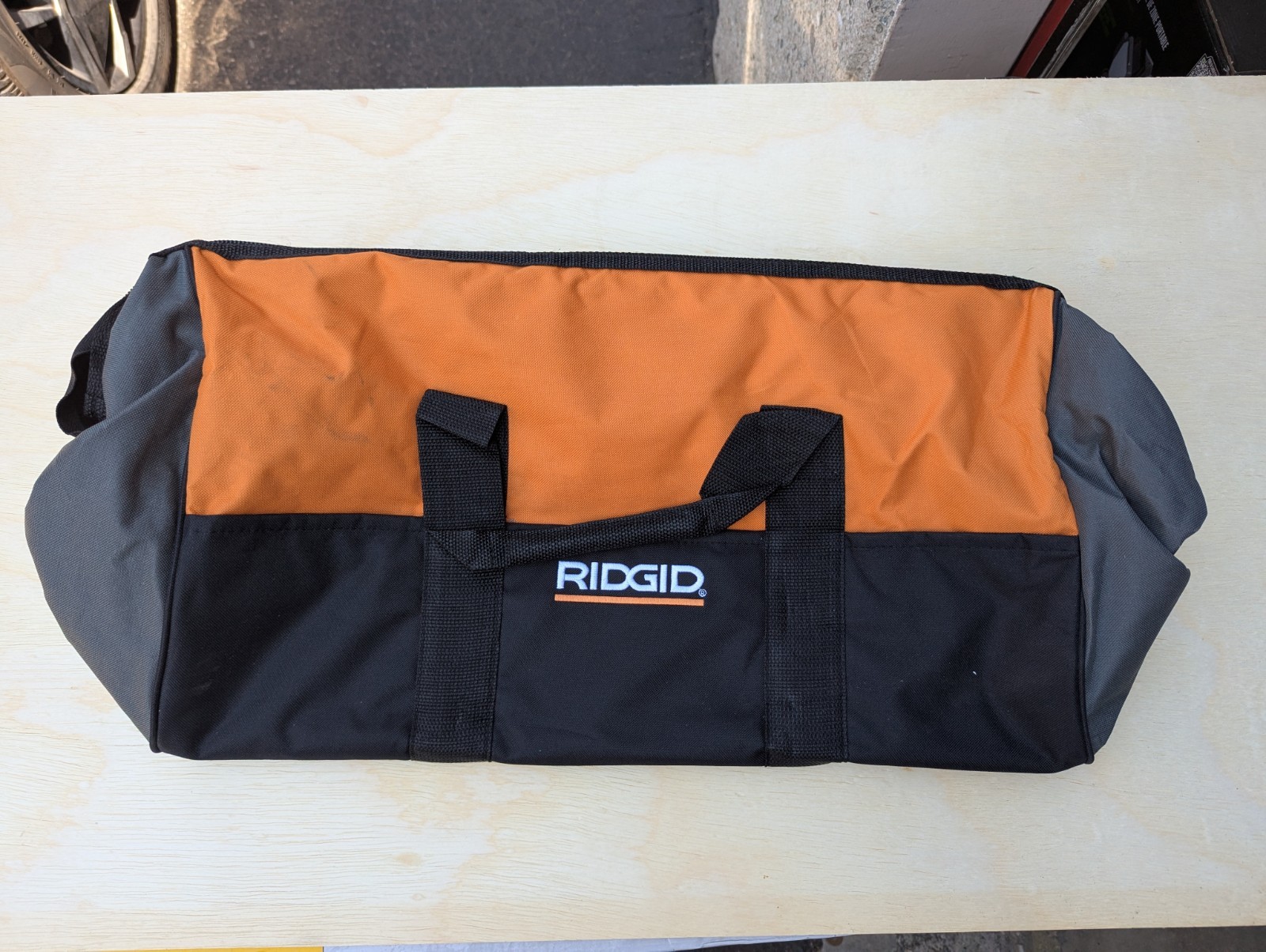 New Ridgid 22″ X 10 ” X 13 Large Heavy Duty 6 Pocket Tool Bag