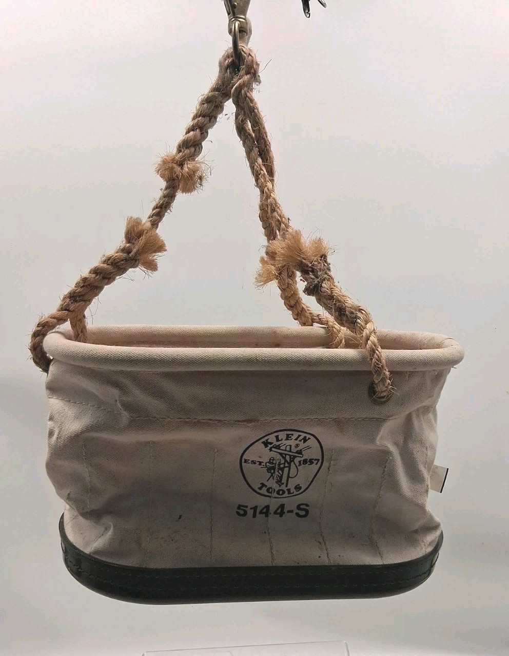 Klein Tools 5144S Oval Bucket with 15 Interior Pockets