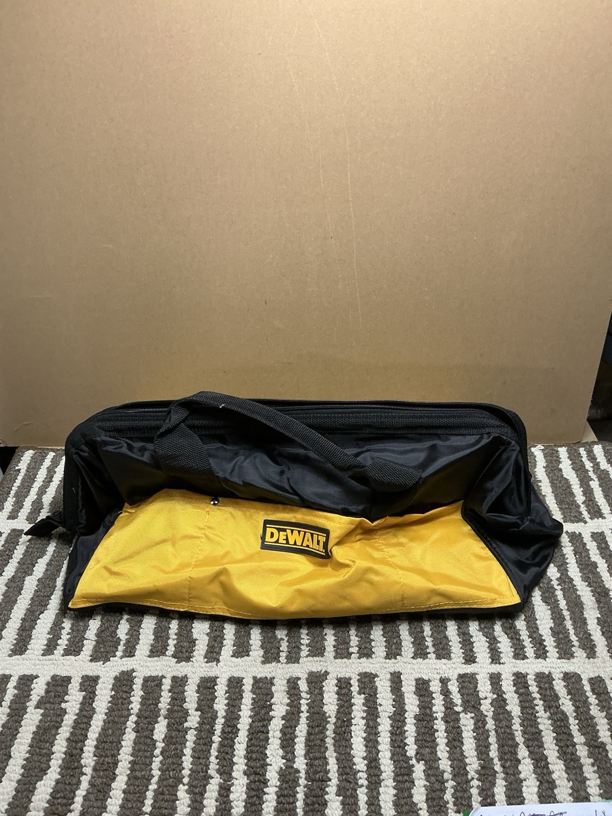 DEWALT Tool Bag Heavy Duty Ballistic Nylon 19” x 12″ x11″ w 6 pockets NEW