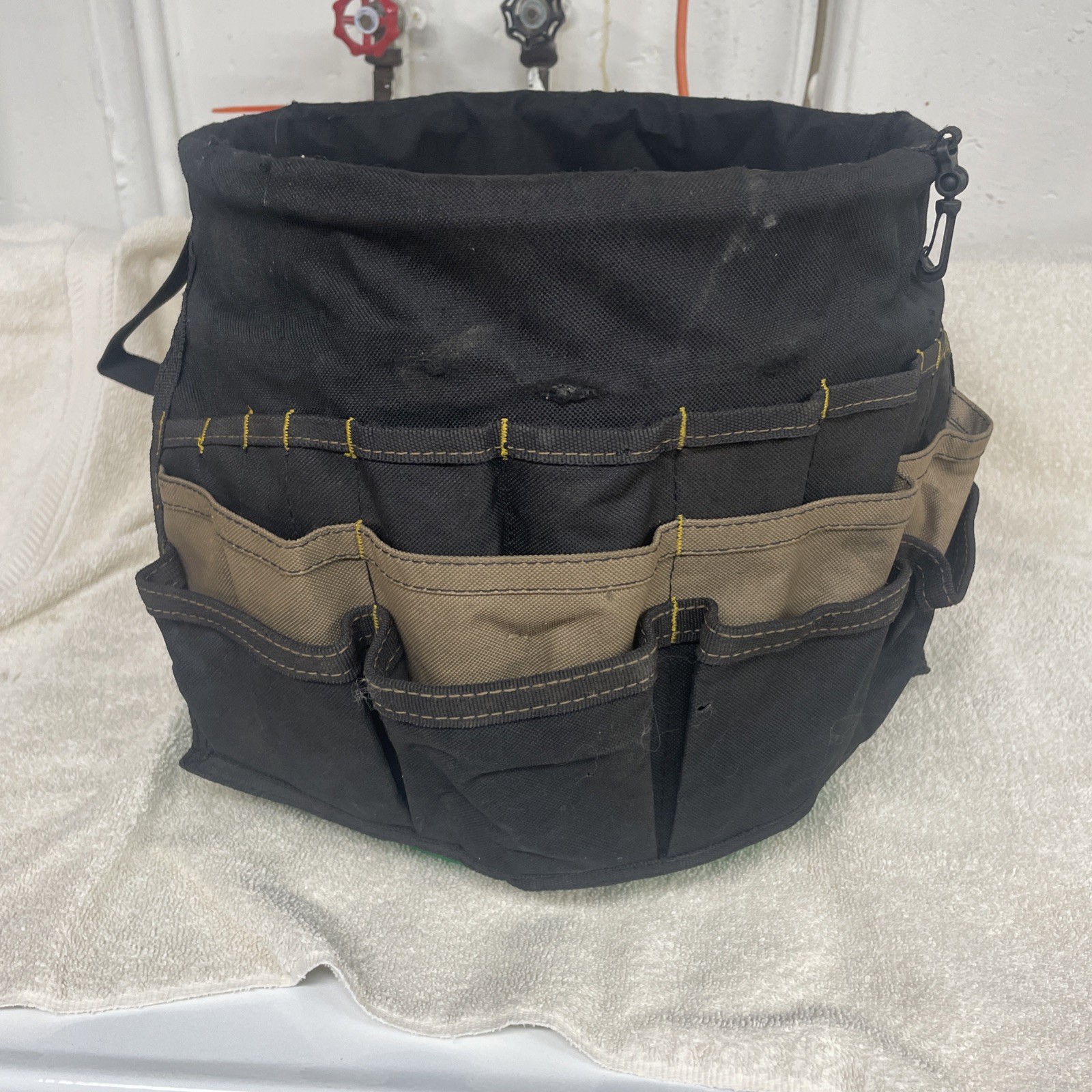 Custom Leather Craft 1119 48 Pocket Bucket Pockets