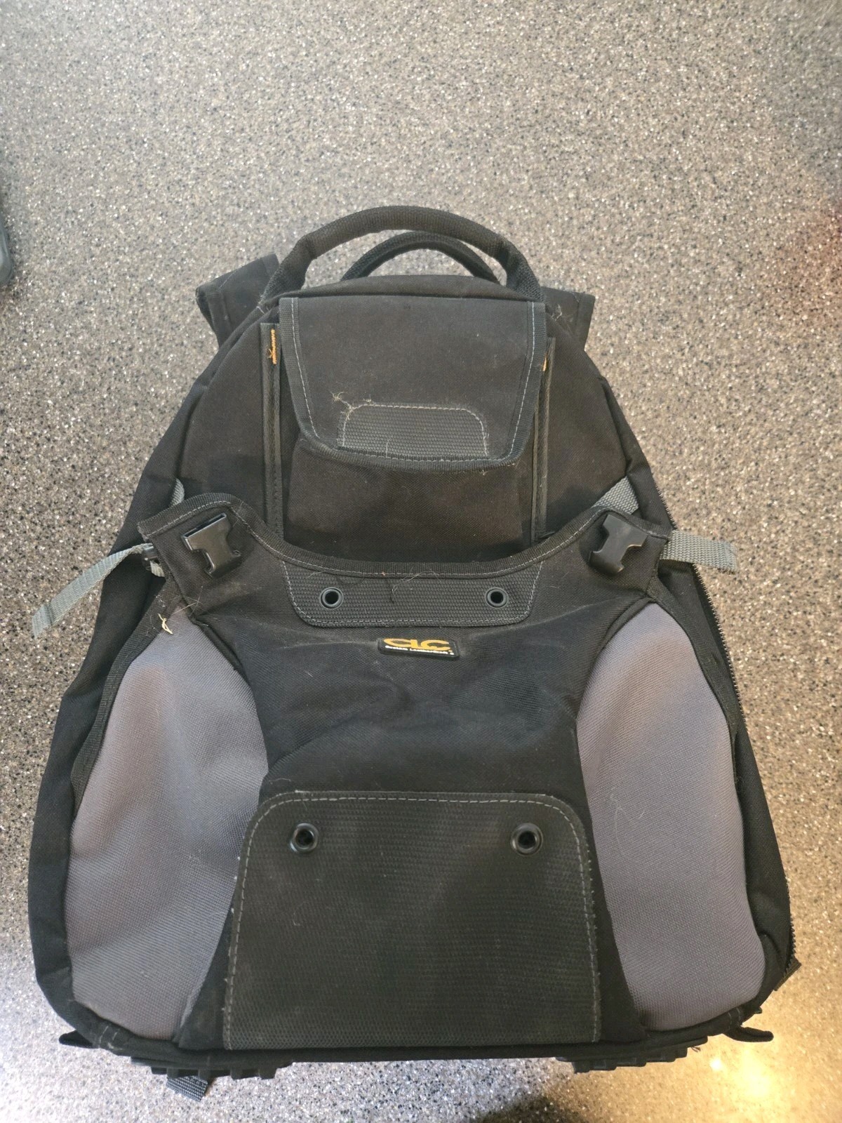 Custom Leather Craft Toolworks CLC 1134 Deluxe Tool Backpack; 44 Pocket – EUC