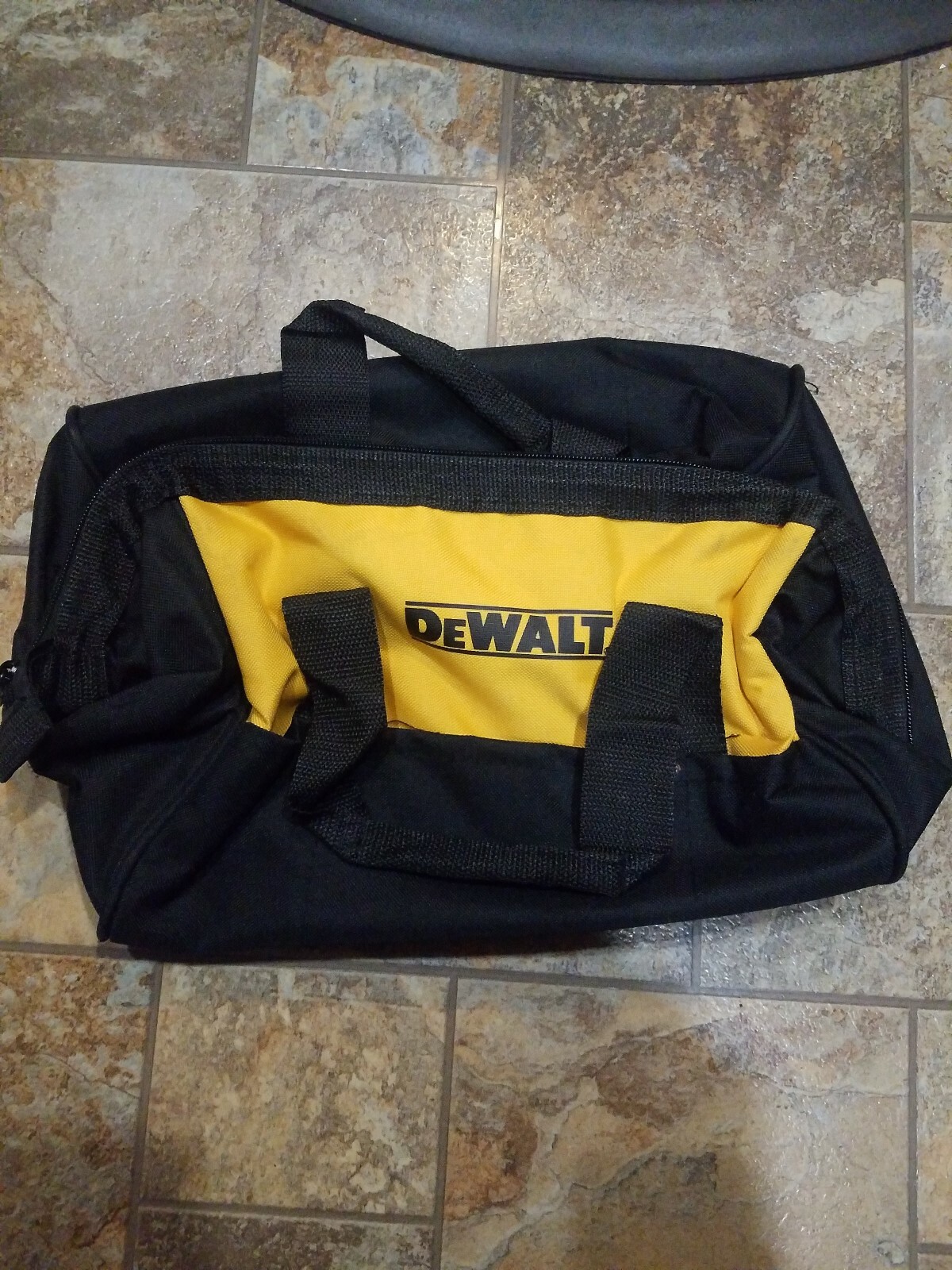 NEW DEWALT Nylon 13″ X 10″ X 9″ Contractors Medium Tool Bag Tote Carrying Case