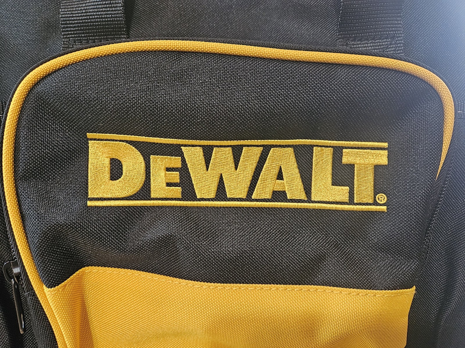 NEW Embroidered DeWALT Heavy Duty Hard Bottom 16″ Tool Bag 16x12x9