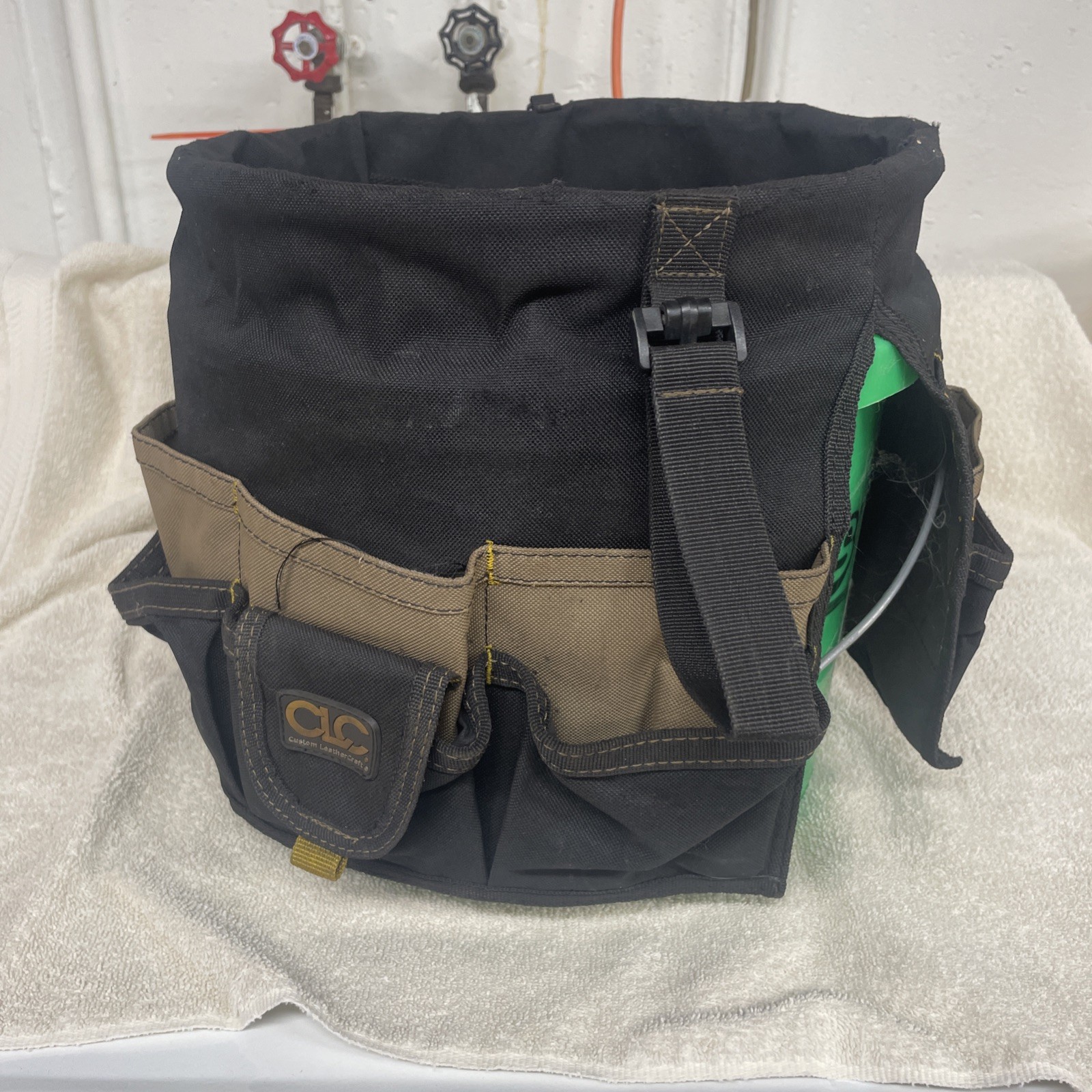 Custom Leather Craft 1119 48 Pocket Bucket Pockets