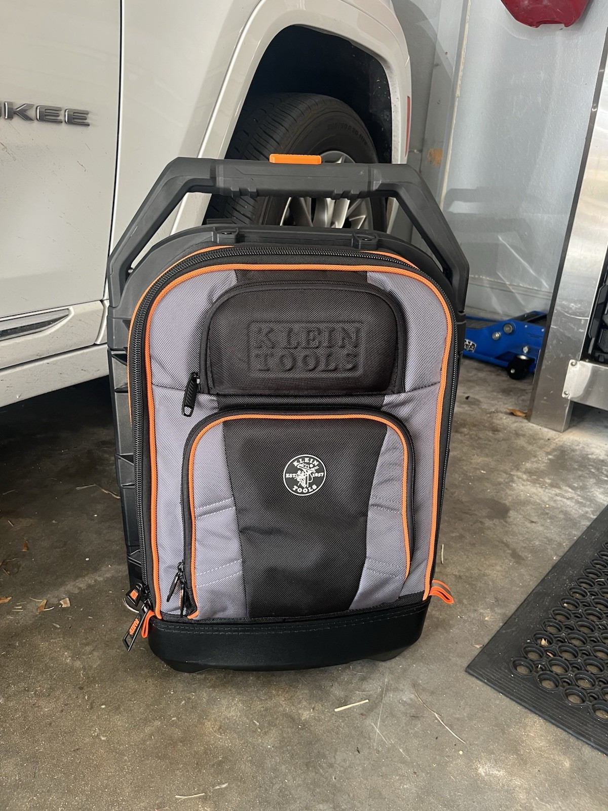 Klein Tools 55604 Rolling Tool Backpack