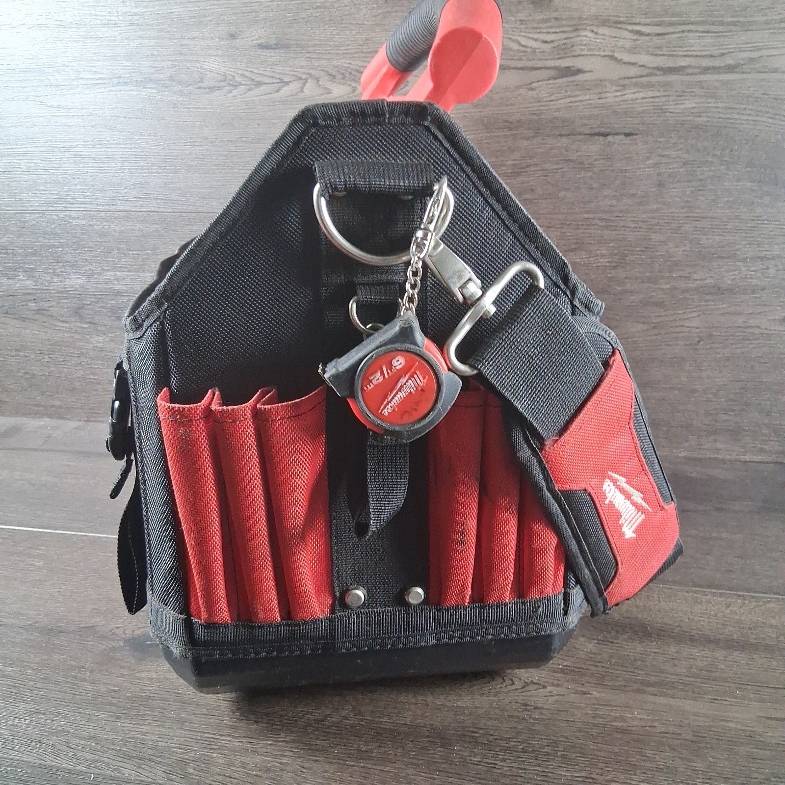 Milwaukee Tool 48-22-8315 Packout 15″ 32 Pocket Tear-Resistant Tool Tote