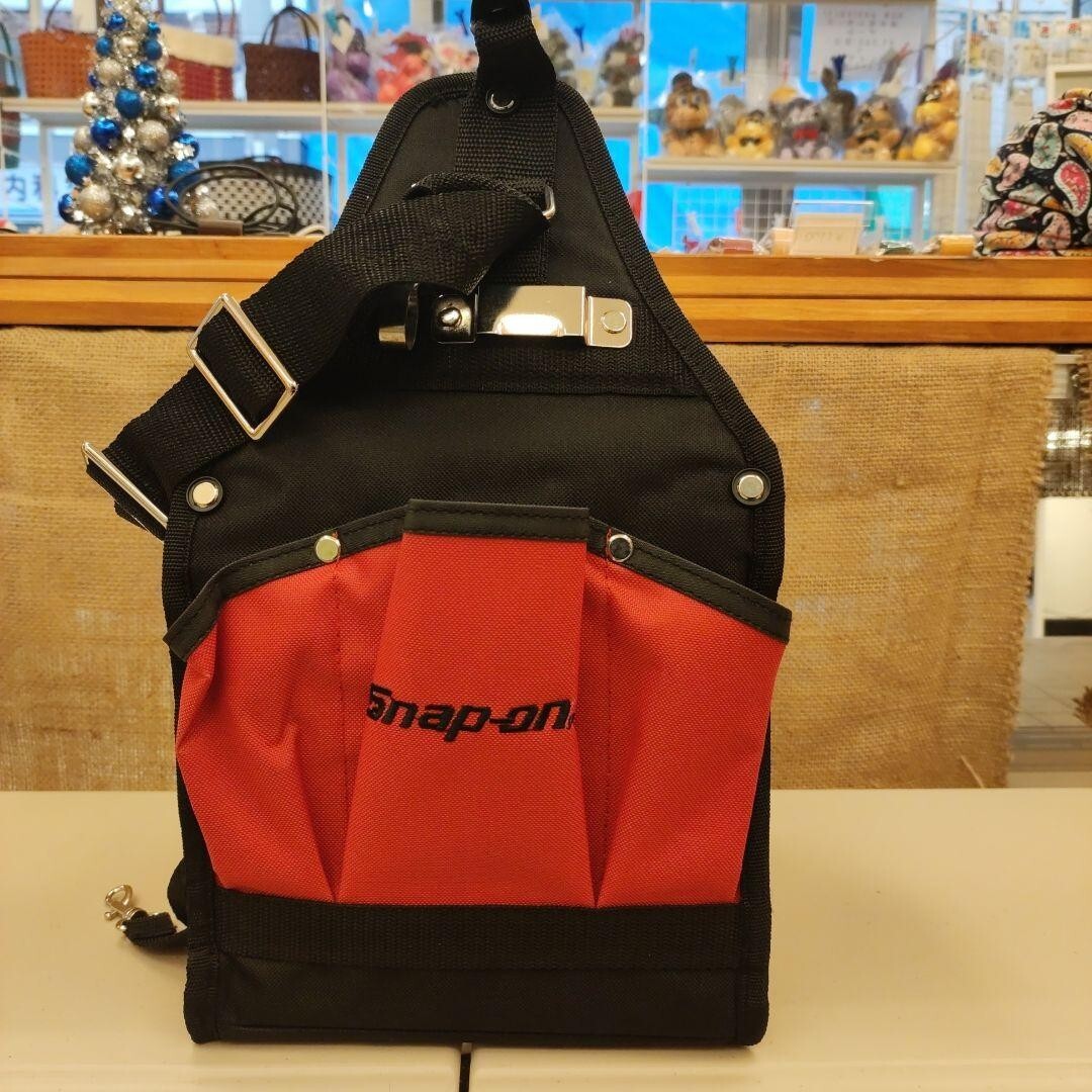 Snap-on TB1OMP3 compact tool bag with 12 exterior and 9 interior pockets RED New