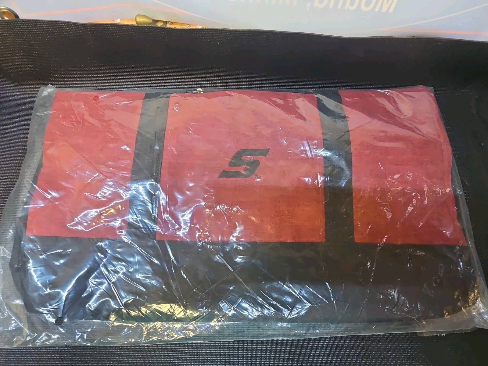 New 02B Large Snap On Tools Duffle Bag 19″X 14″ X 10″ & 1 Outside Pocket W/strap
