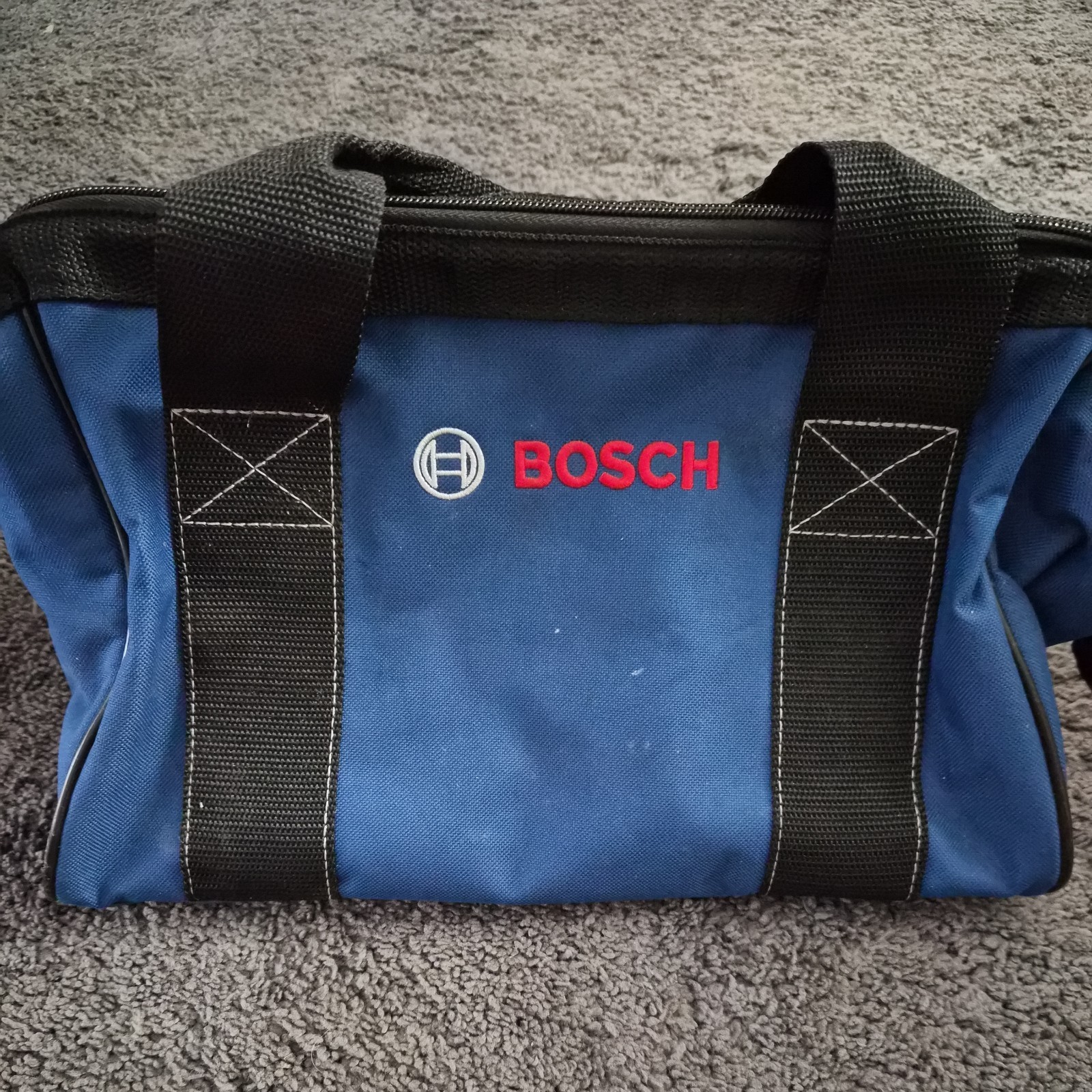 Bosch Medium Heavy Duty Canvas Tool Bag 13” x 9” x 9” 2610041759. ( S )