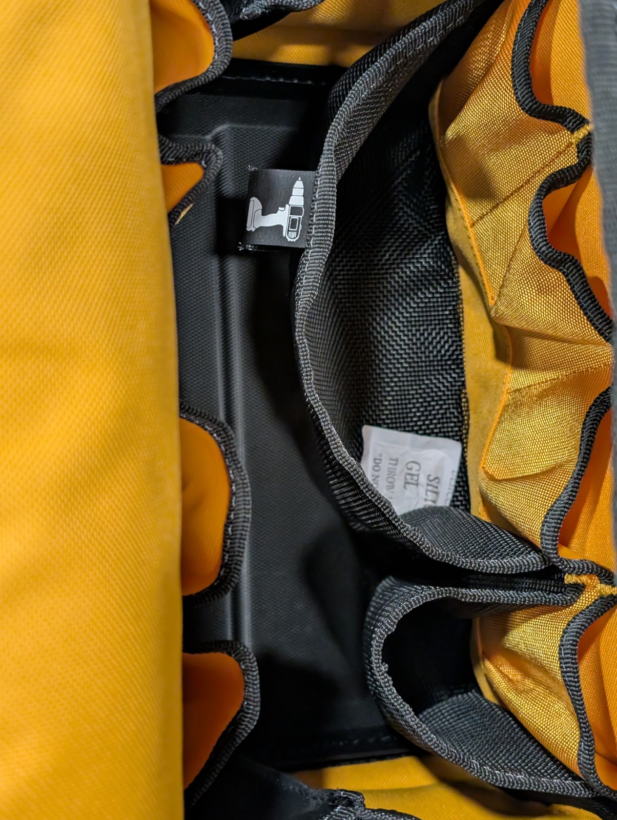 DeWALT (DWST08025) TOUGHSYSTEM 2.0 1680D 11″x 15″ in Compact Tool Bag 25 Pockets