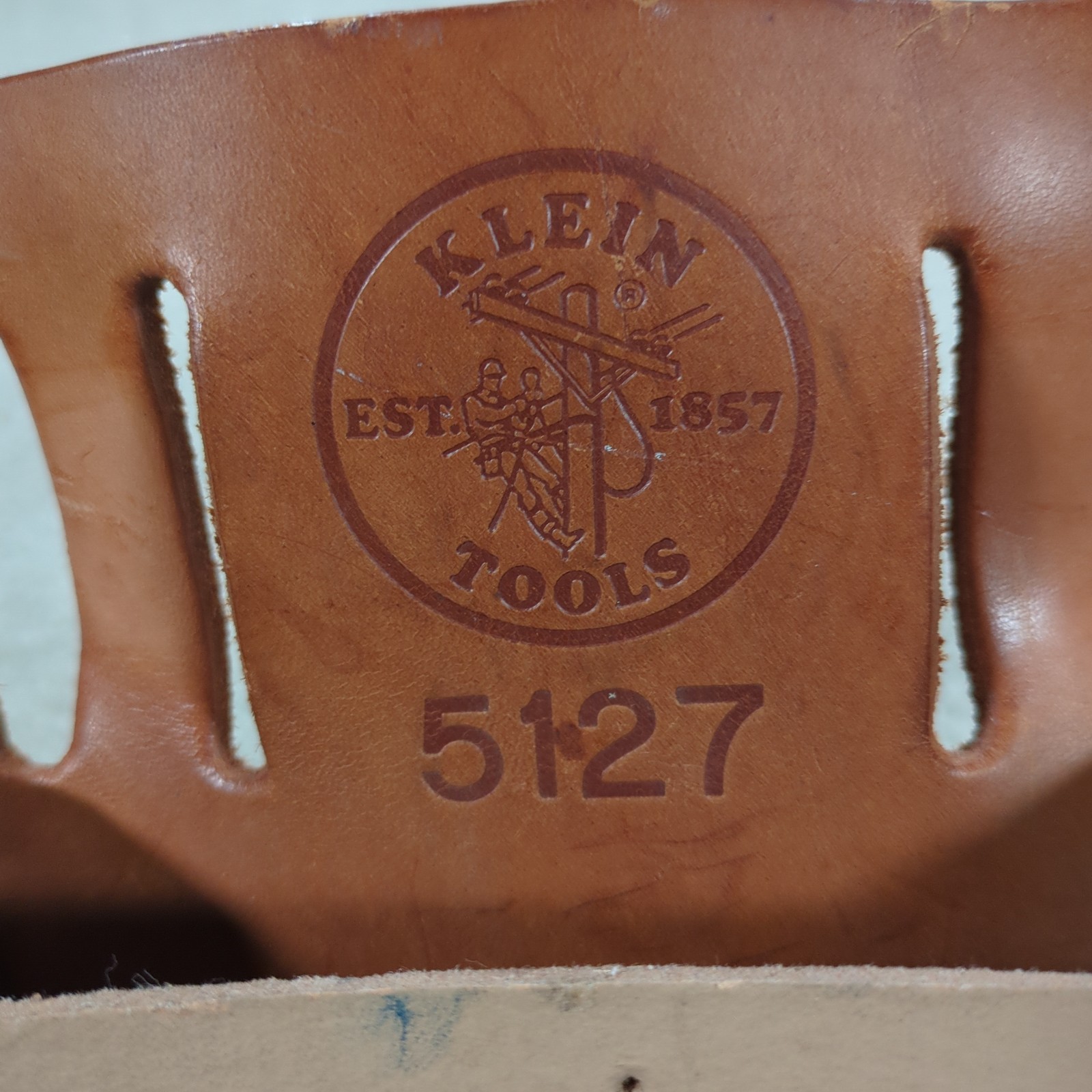 Klein Tools 5127 Leather 6-Pocket Tool Pouch with Tunnel Loop