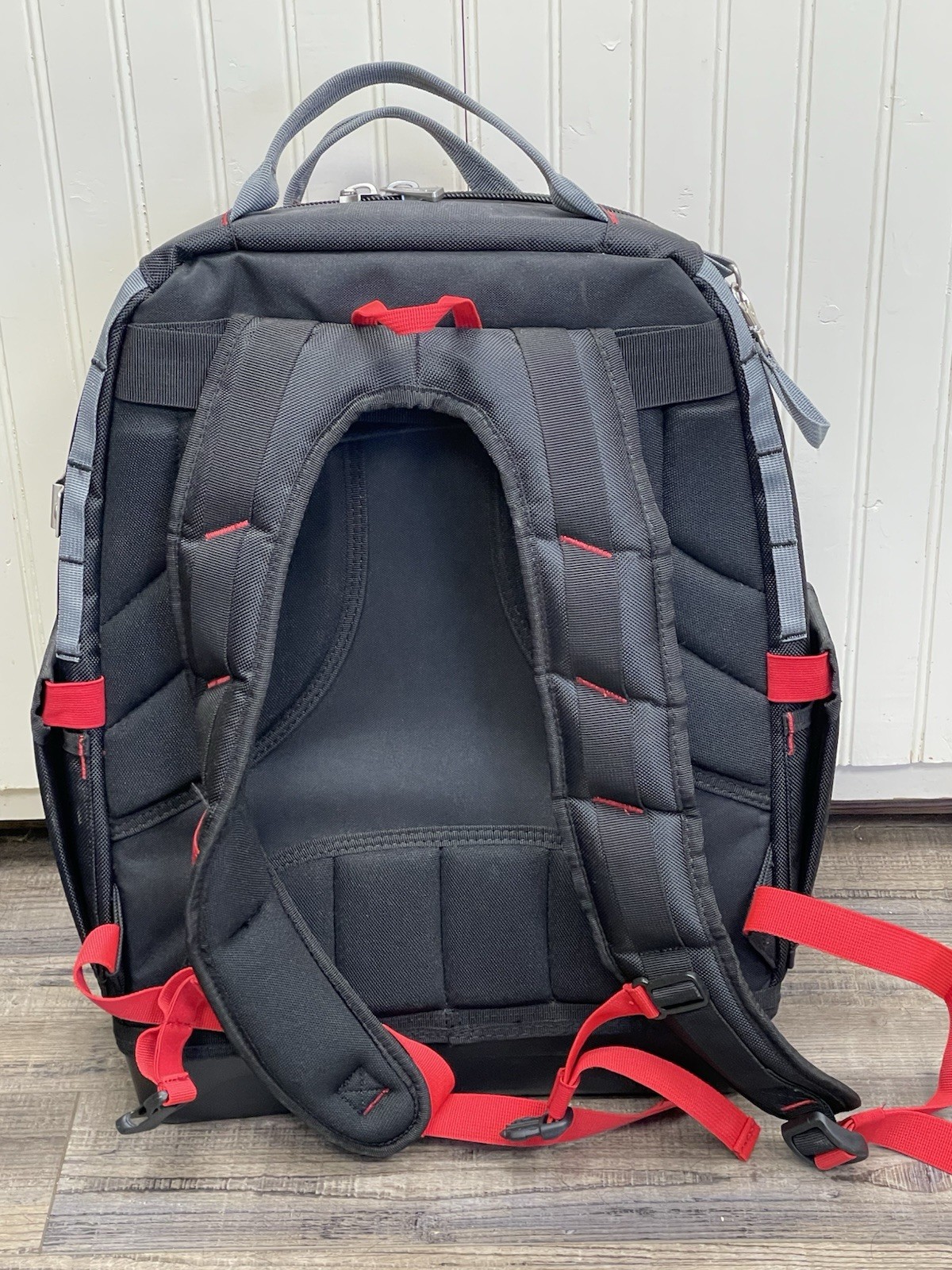 NEW MILWAUKEE TOOL 48-22-8201 ULTIMATE JOB SITE BACKPACK !!