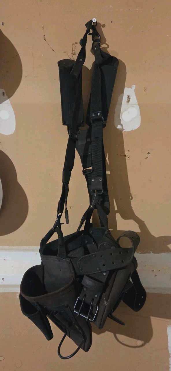 DEWALT Adjustable Tool Belt Suspenders Harness Suspension Rig Brown/Black