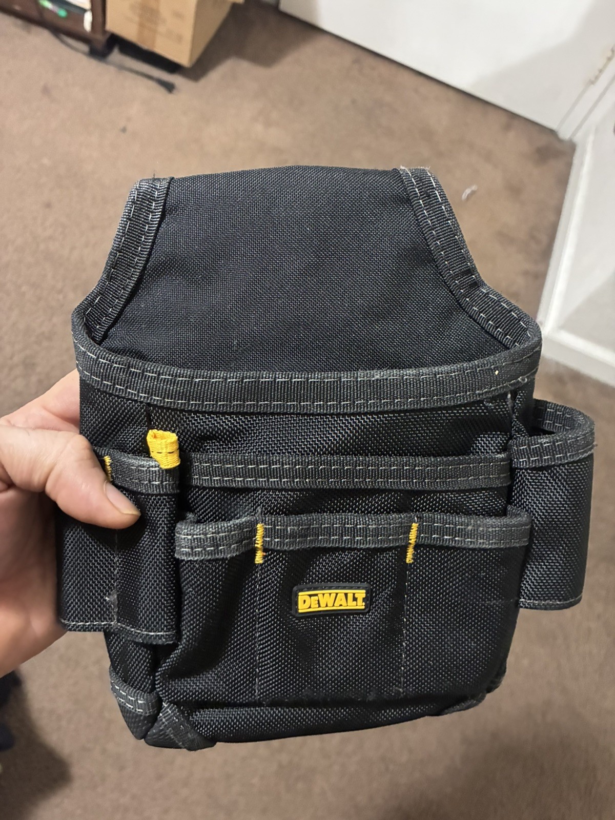 DEWALT Tool Belt Pouch Medium Black Polyester Utility Work Organizer Holster-use