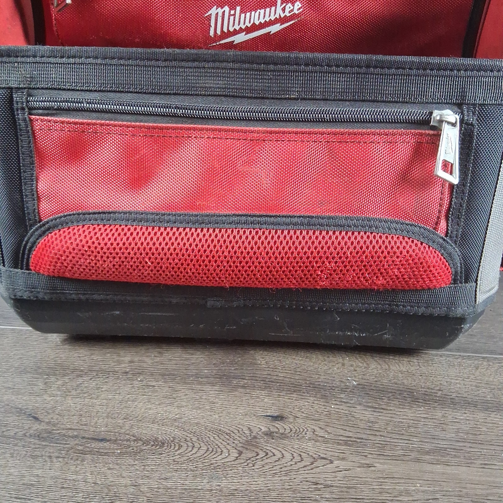 Milwaukee Tool 48-22-8315 Packout 15″ 32 Pocket Tear-Resistant Tool Tote