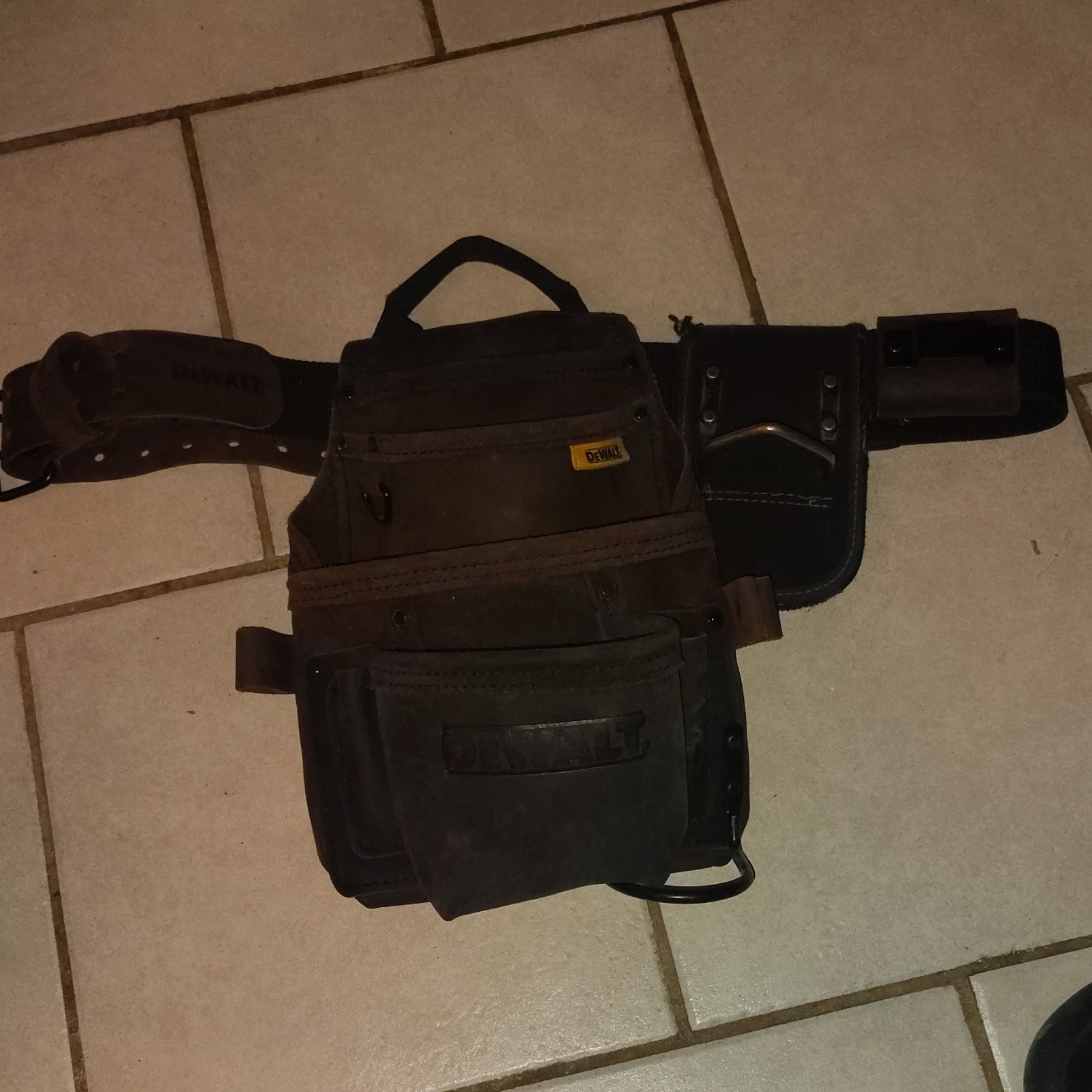 DEWALT Leather Tool Belt with Pouches, Quick Release Buckle, Brown/Black