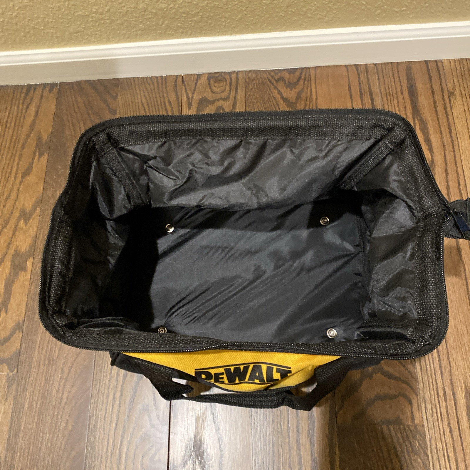 DEWALT Contractors Doctors Type Holdall Tool Tote Bag N037466 9″ x 12″ x 9″ tall