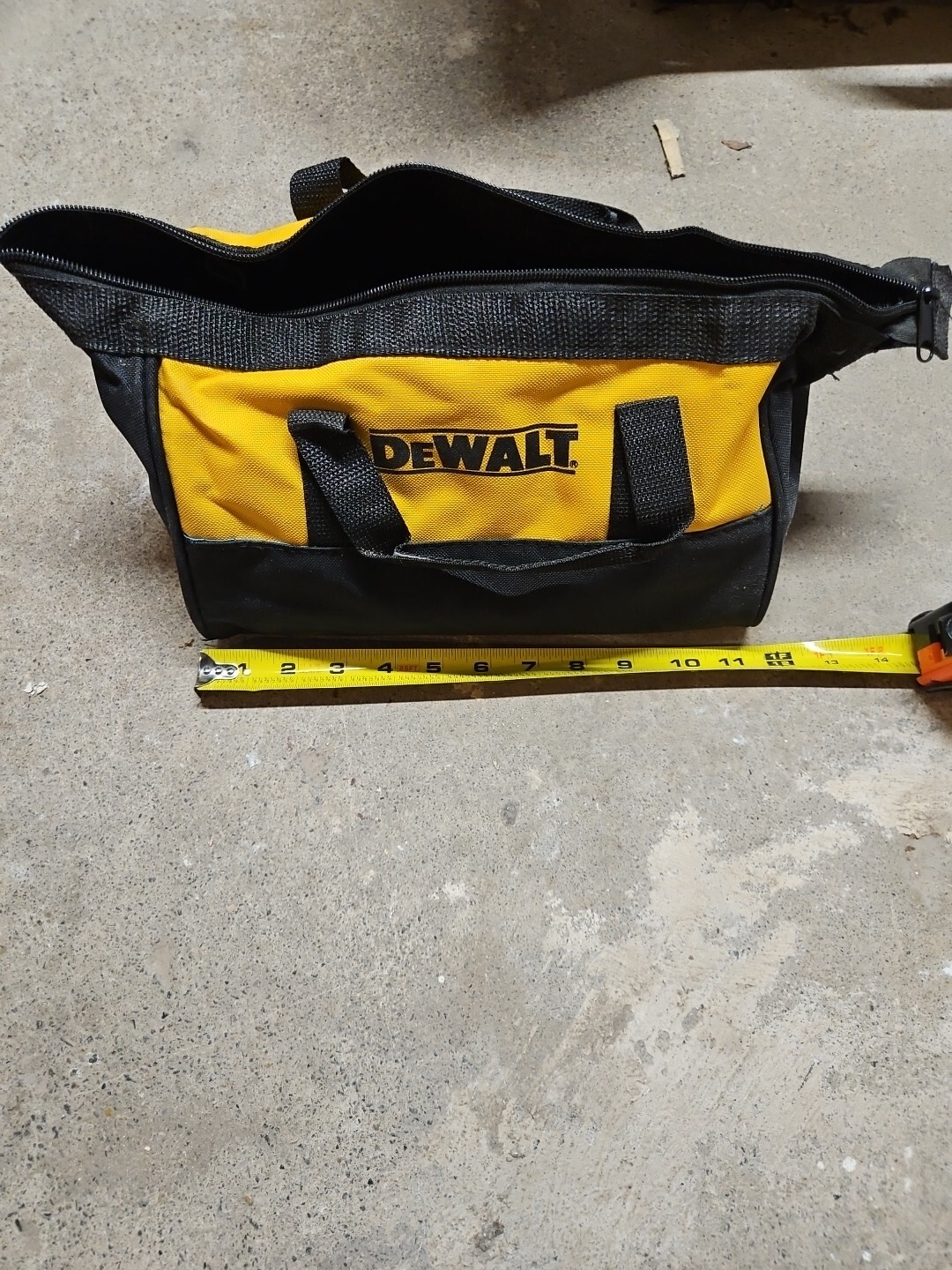 Dewalt Tool Bag – Medium 11 Inches