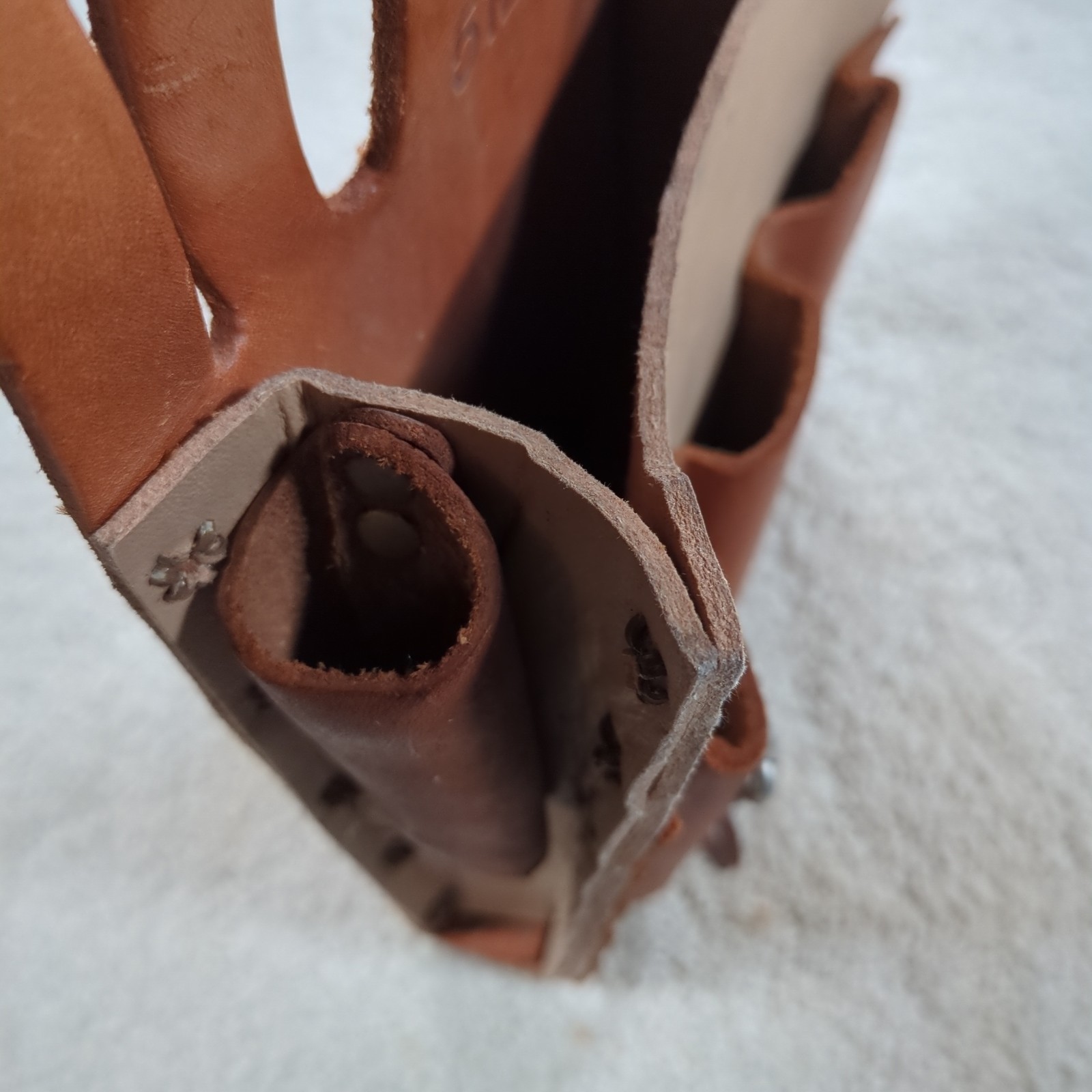 Klein Tools 5127 Leather 6-Pocket Tool Pouch with Tunnel Loop