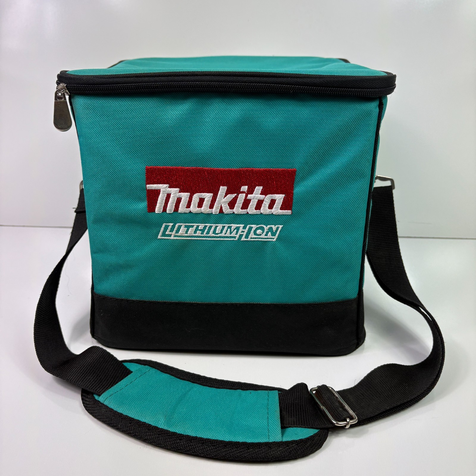 Makita 10″ Square Lithium-Ion Storage/Carry bag with Shoulder Strap and Dividers