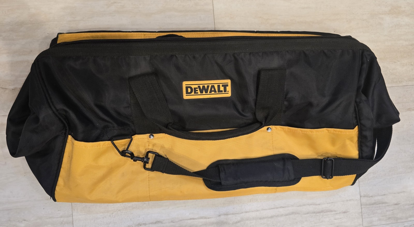 DEWALT 18″ Heavy Duty Contractor Tool Bag, Black/Yellow