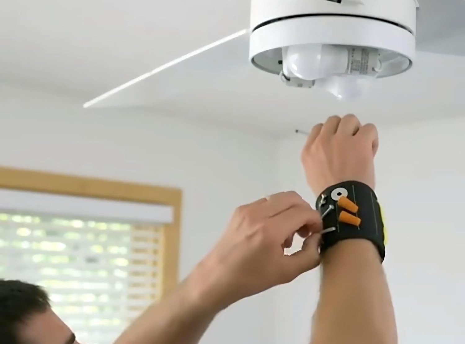 Universal Magnetic Wristband Tool Holder – Organize Screws & Nails Effortlessly
