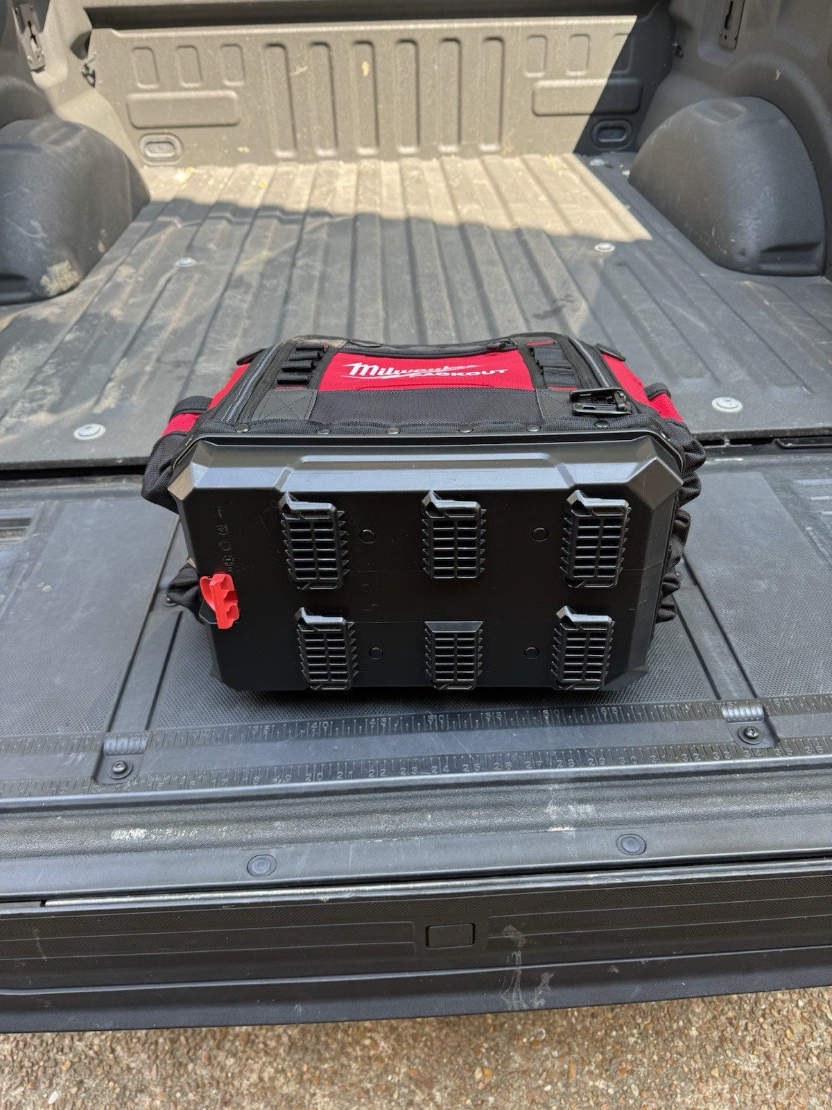 Milwaukee 48-22-8316 Packout 15″ Structured Tool Bag with Padded Shoulder Strap
