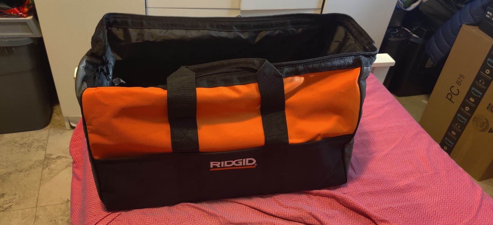 Brand New Ridgid 22″ X 10 ” X 13 Large Heavy Duty 6 Pocket Tool Bag