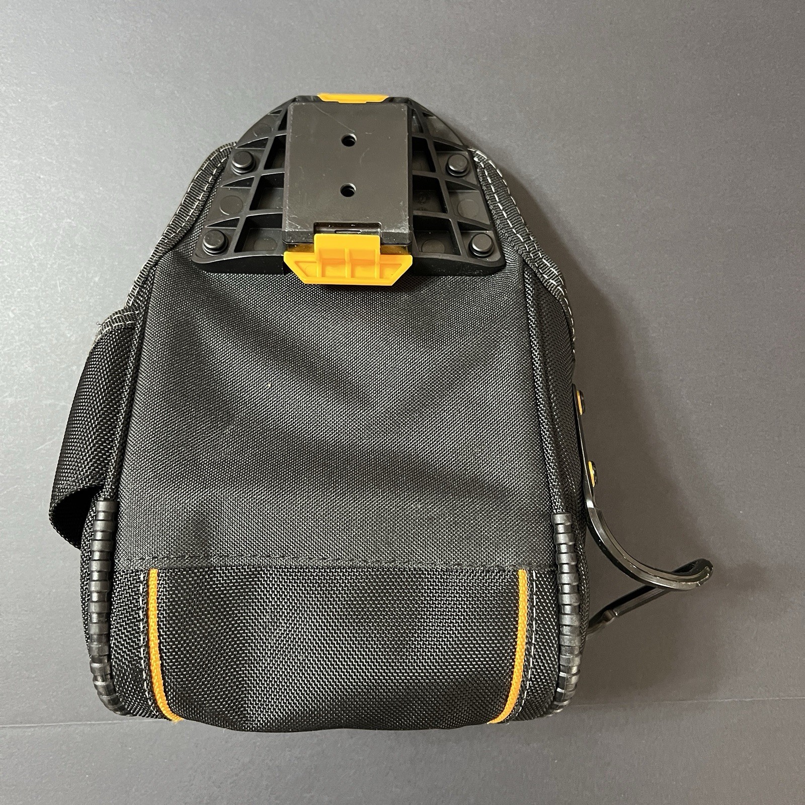 ToughBuilt Tool Pouch with Hammer Loop ClipTech Great Condition