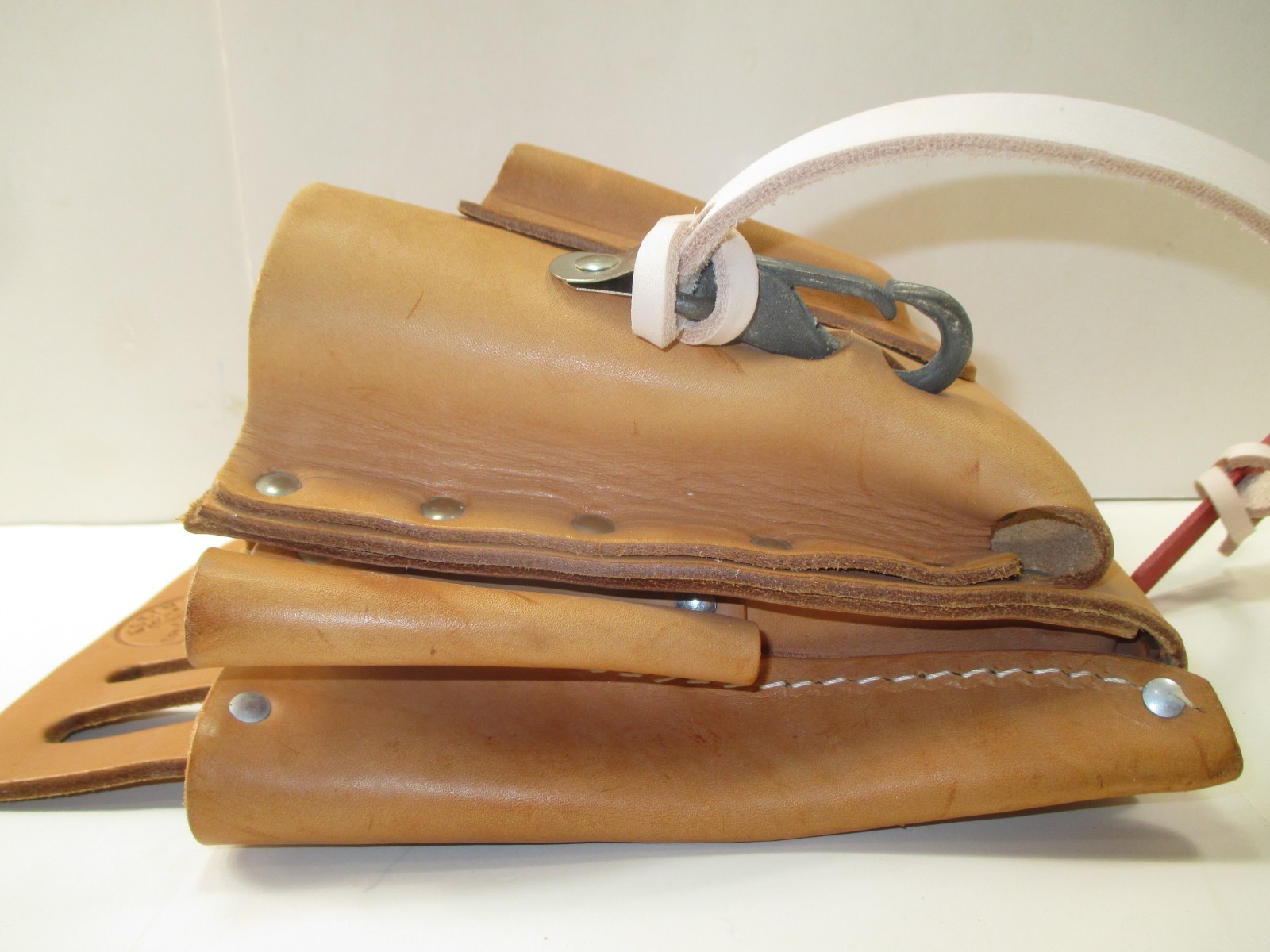 KLEIN TOOLS 5165~10-POCKET -TAN LEATHER TOOL POUCH~TAPE THONG~KNIFE SNAP~U.S.A.