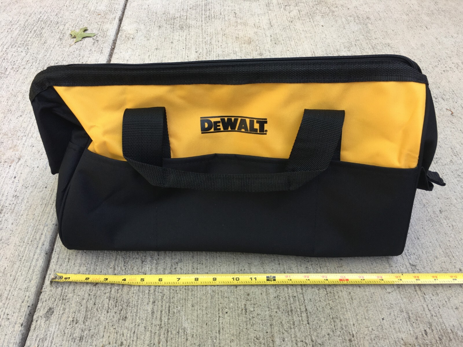 Genuine DeWALT 19″ x 11″ x 10″ Heavy Duty Contractor Tool Bag w/ 10 Pockets -NEW