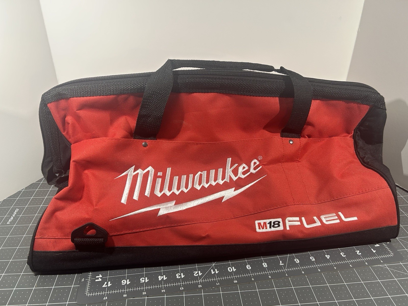 Milwaukee 902033036 22 inch Tool Bag – Red