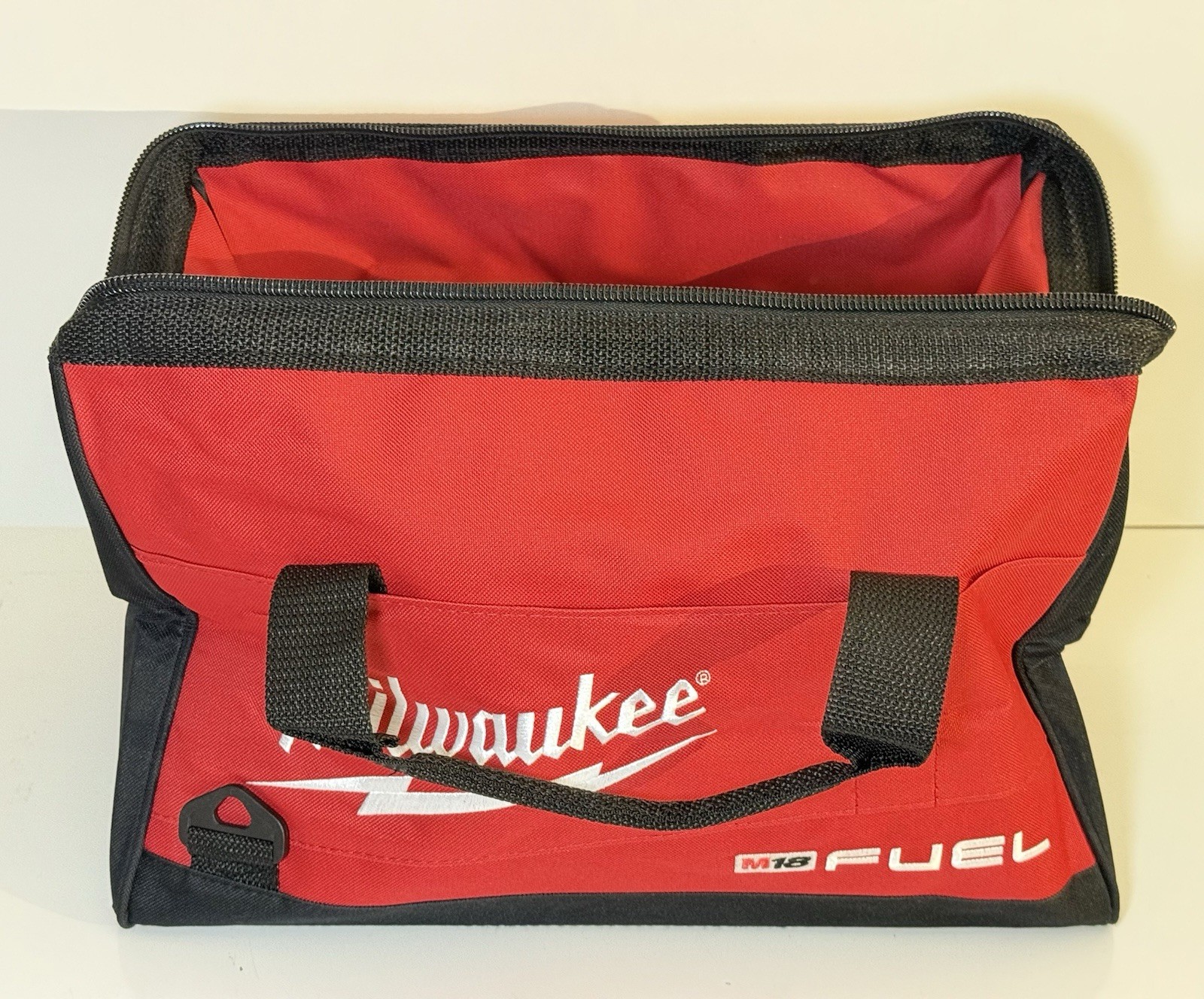 Milwaukee M18 Fuel Heavy Duty Soft Side Contractor Bag 16″ x 10″ x 10″ Medium
