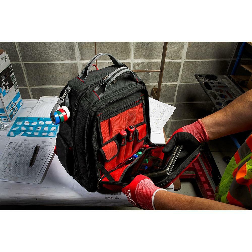 Milwaukee CANADA 15-inch PACKOUT Backpack