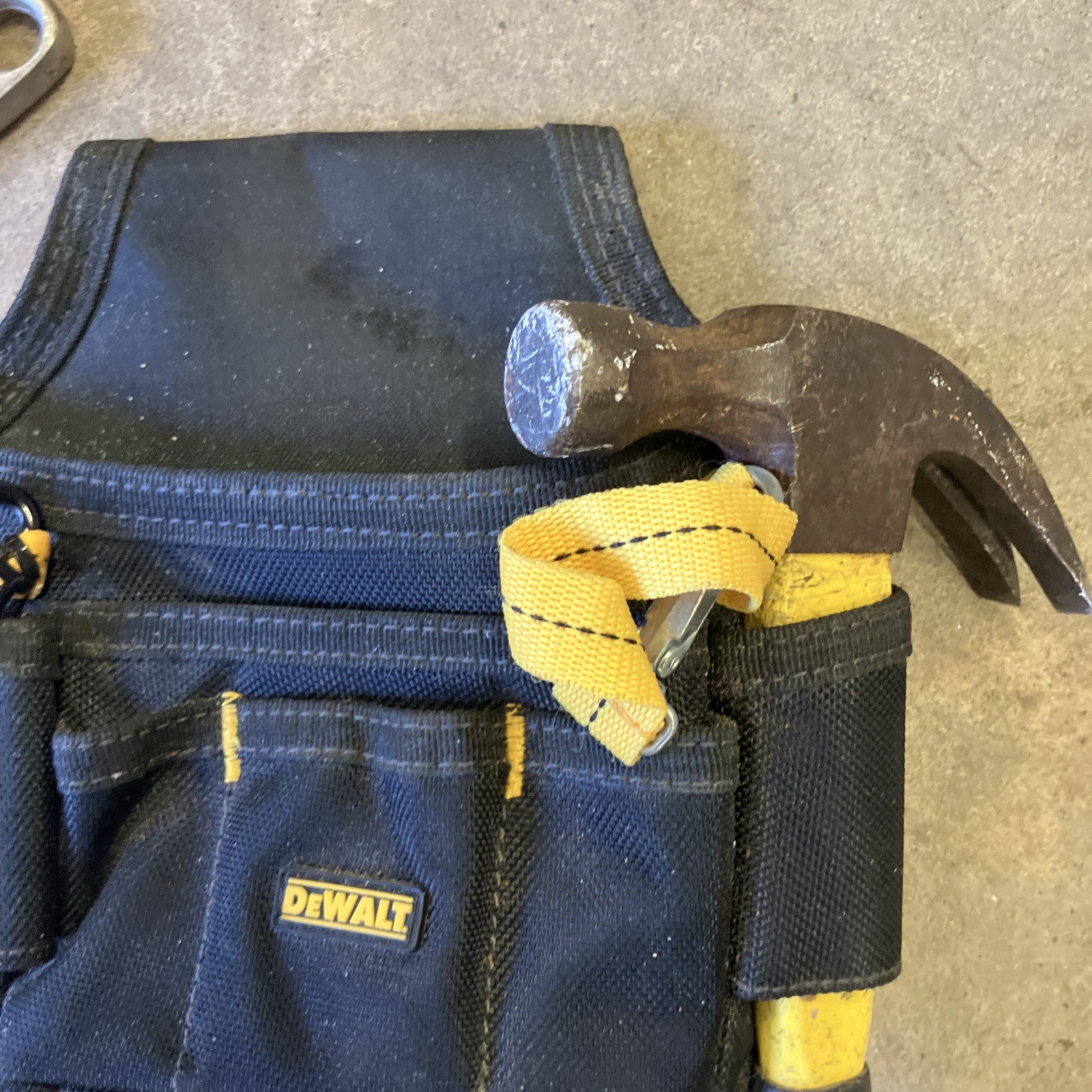 DeWalt Tool Belt Pouch Utility Holster Multi Pocket Black Yellow Tool Set B13