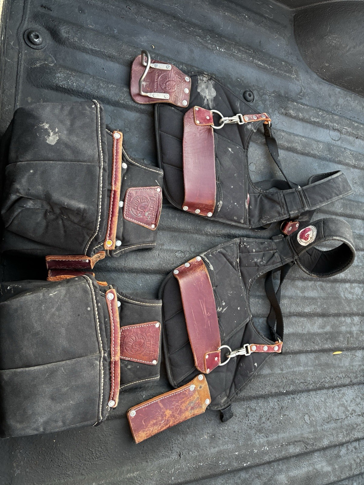 Tool Belt w/ Multiple Pouches & Suspenders, Hammer Loop, Adjustable Black/Brown