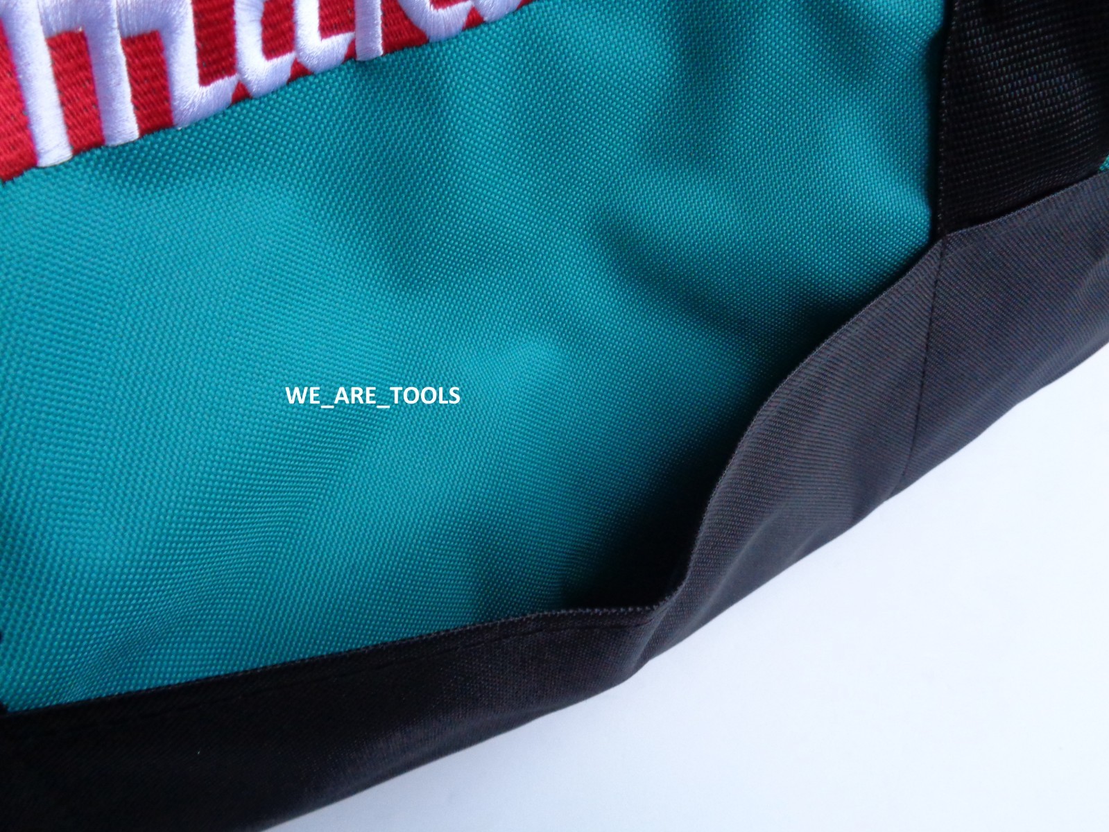 Makita 831284-7 23″ 4 – 5 Medium Tool Bag For 18V Drill, Saw,Grinder,Battery