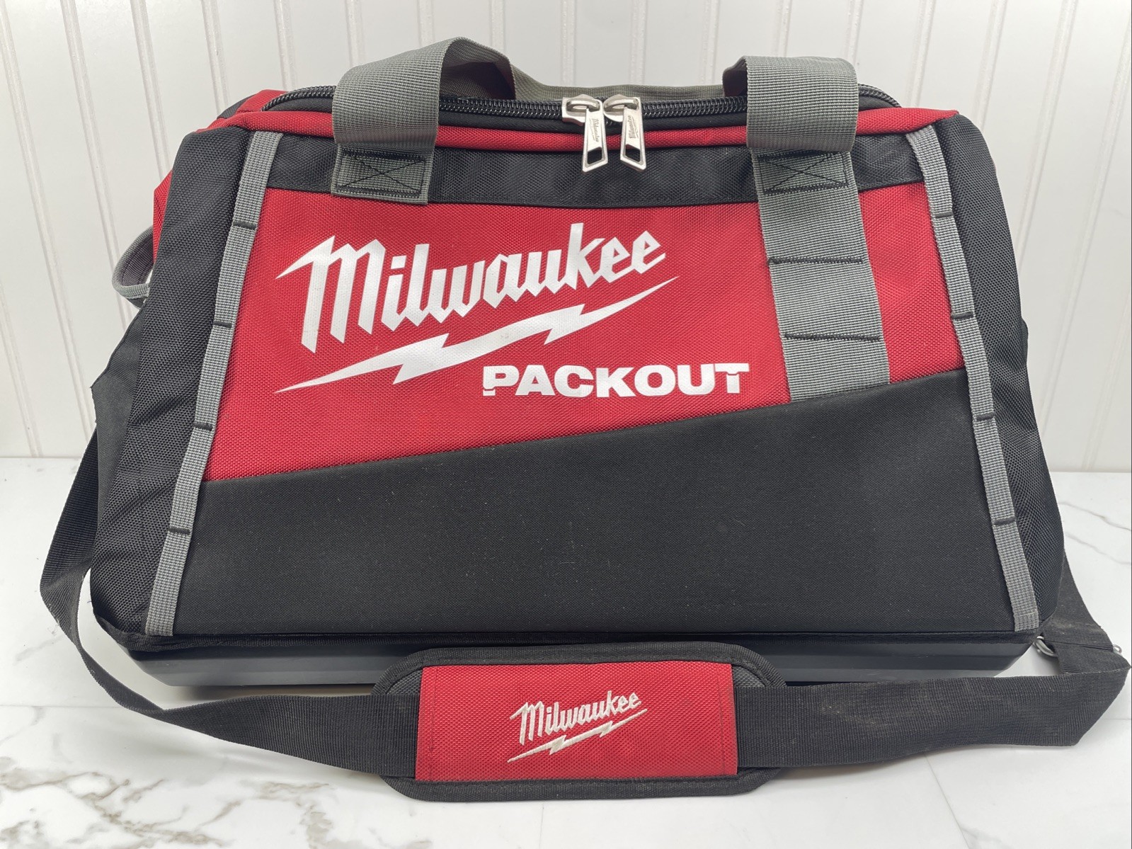 MILWAUKEE 20″ PACKOUT TOOL BAG 48-22-8322 – With SHOULDER STRAP (B26006373)