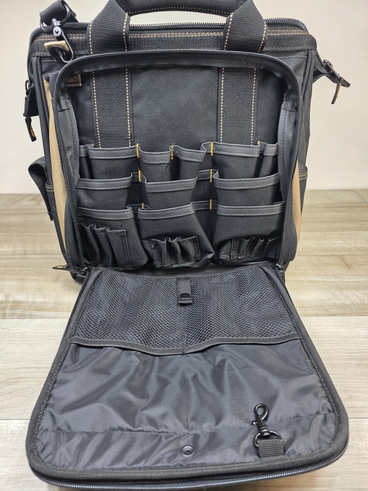 CLC Custom Leathercraft1537 Multi-Compartment Tool Carrier, 30 Pocket, 13 Inch