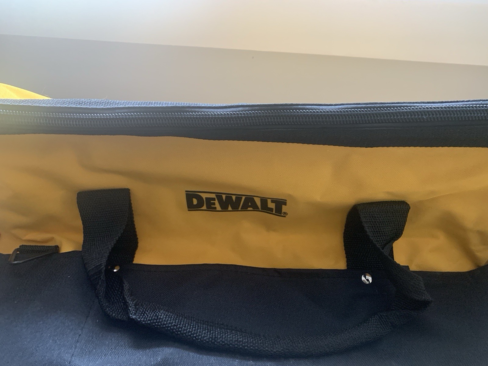 Brand New DeWALT Large Tool Bag Contractor Bag 24″x 12″x 12″ Made For 6 Tool Kit