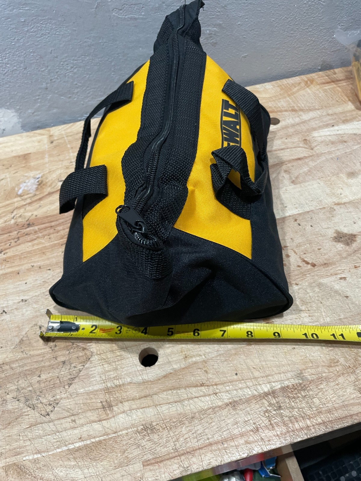 New Dewalt 11” Heavy Duty Ballistic Nylon Tool Bag 11” x 8” x 7”