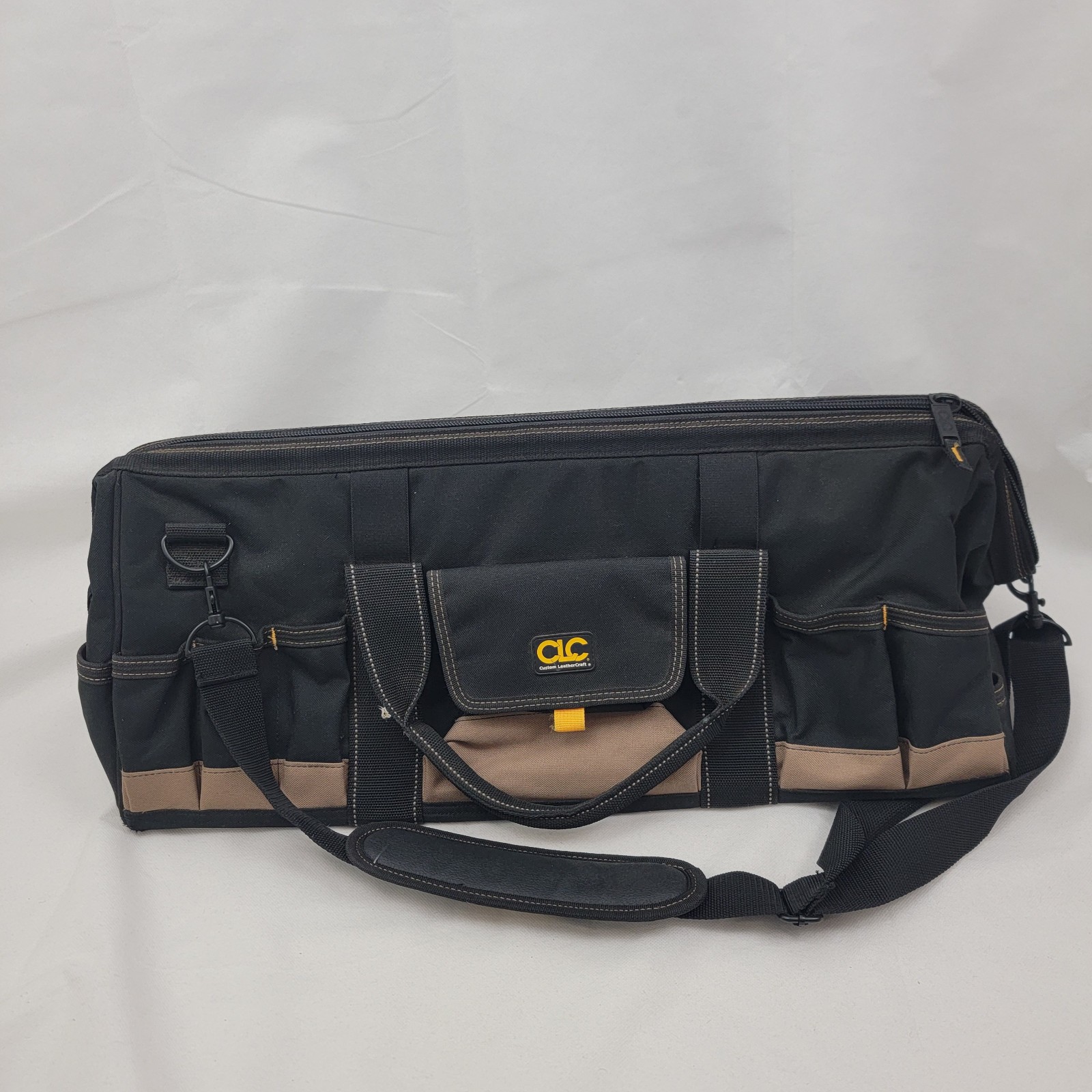 CLC Custom Leathercraft 24″ Megamouth Tool Bag 1164 32 Pockets Pre Owned